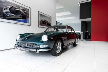 Ferrari 330 GT — photo 13