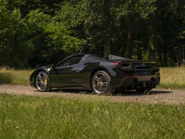 Ferrari 488 Spider — photo 31