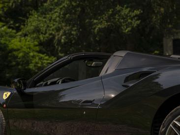 Ferrari 488 Spider — photo 32