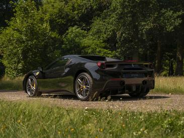 Ferrari 488 Spider — photo 38