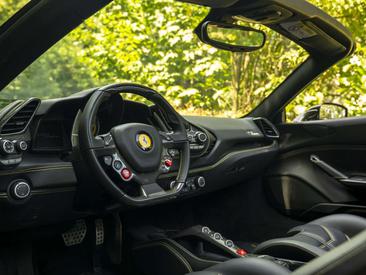 Ferrari 488 Spider — photo 40