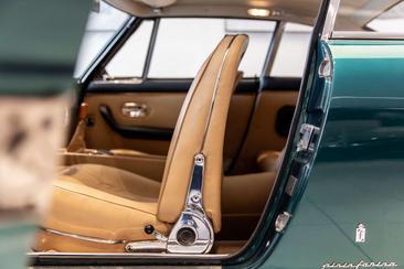 Ferrari 330 GT — photo 43