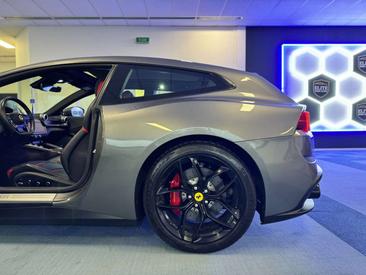 Ferrari GTC4Lusso — photo 14