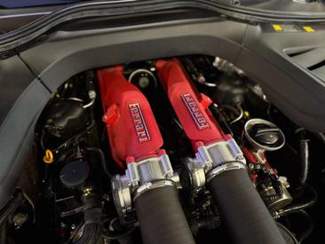 Ferrari GTC4Lusso — photo 22
