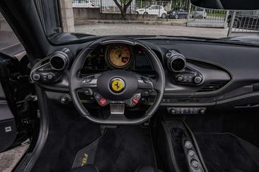 Ferrari F8 Spider — photo 17