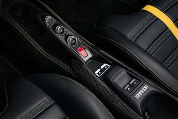 Ferrari F8 Spider — photo 24