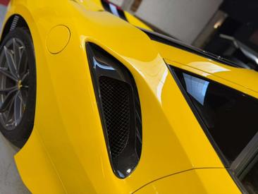 Ferrari 488 Pista — photo 9