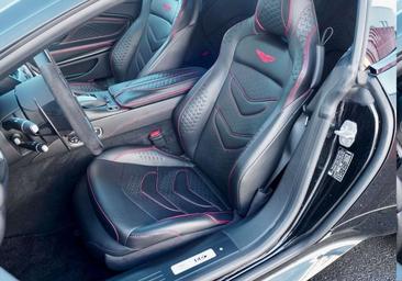 Aston Martin DBS Superleggera V12 — photo 7