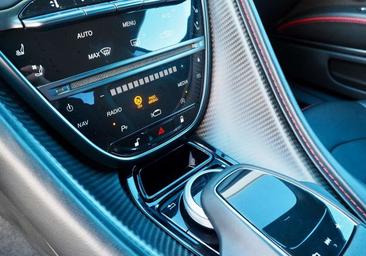 Aston Martin DBS Superleggera V12 — photo 9