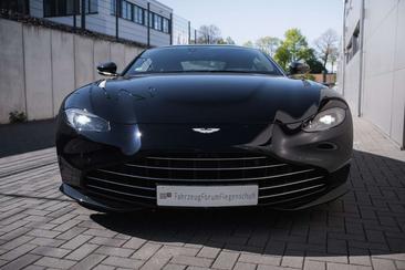 Aston Martin Vantage V8 — photo 4