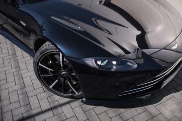 Aston Martin Vantage V8 — photo 6