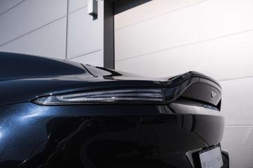 Aston Martin Vantage V8 — photo 24