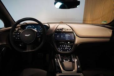 Aston Martin DBX V8 — photo 6