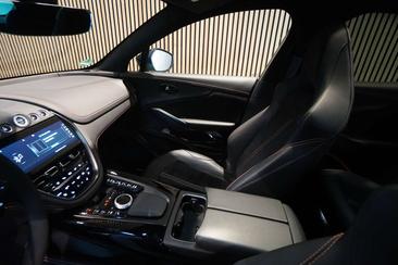 Aston Martin DBX V8 — photo 7