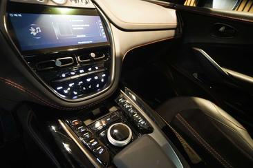 Aston Martin DBX V8 — photo 8