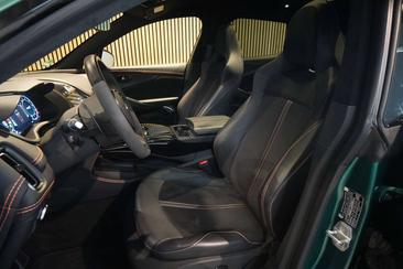 Aston Martin DBX V8 — photo 9