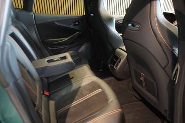Aston Martin DBX V8 — photo 11
