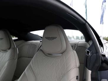 Aston Martin DB12 V8 — photo 5