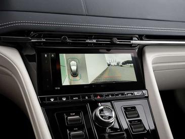 Aston Martin DB12 V8 — photo 10