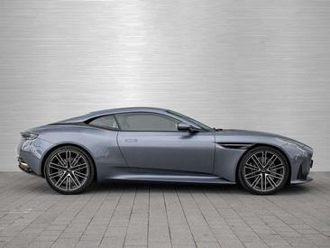 Aston Martin DB12 V8 — photo 13