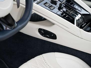 Aston Martin DB12 V8 — photo 28