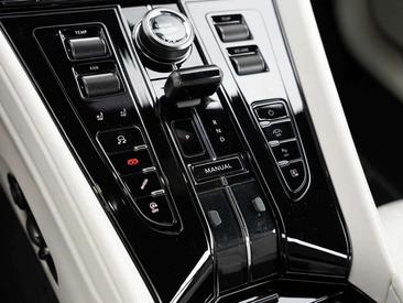 Aston Martin DB12 V8 — photo 36