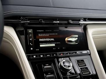Aston Martin DB12 V8 — photo 38
