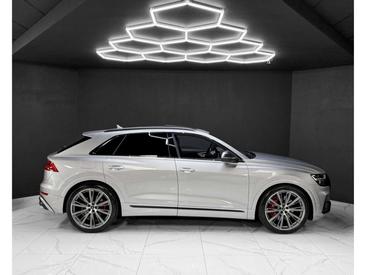 Audi SQ8 4.0 TFSI — photo 6