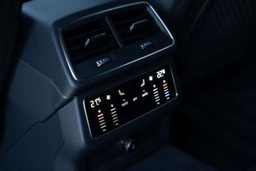 Audi A6 S Line Avant 40 TDI — photo 29