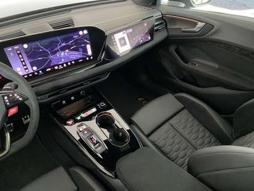 Audi RS5 Avant PHEV — photo 7