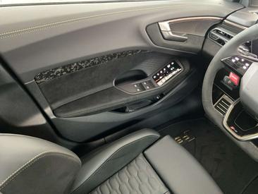 Audi RS5 Avant PHEV — photo 11