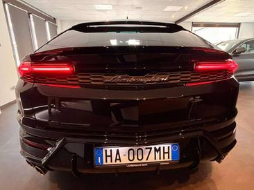 Lamborghini Urus SE — photo 9
