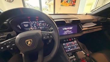 Lamborghini Urus SE — photo 17