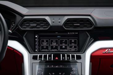 Lamborghini Urus — photo 17