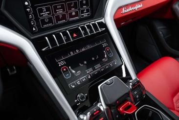Lamborghini Urus — photo 18