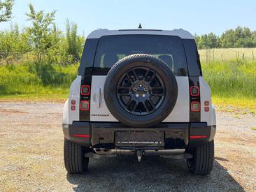 Land Rover Defender 90 D200 MHEV — photo 10