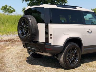 Land Rover Defender 90 D200 MHEV — photo 15