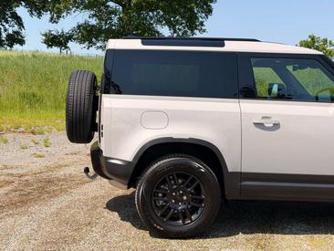 Land Rover Defender 90 D200 MHEV — photo 16