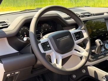 Land Rover Defender 90 D200 MHEV — photo 23