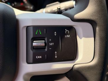 Land Rover Defender 90 D200 MHEV — photo 28