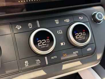 Land Rover Defender 90 D200 MHEV — photo 28