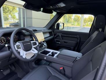 Land Rover Defender 90 D200 S AWD Auto 26MY Gris — photo 6