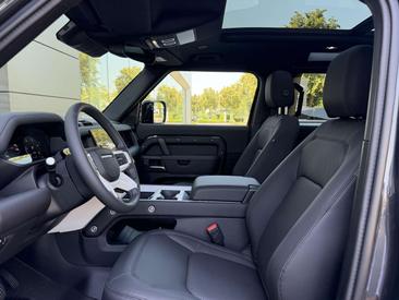 Land Rover Defender 90 D200 S AWD Auto 26MY Gris — photo 7