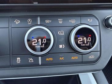 Land Rover Defender 90 D200 S AWD Auto 26MY Gris — photo 13