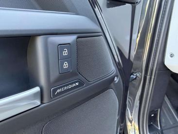 Land Rover Defender 90 D200 S AWD Auto 26MY Gris — photo 16