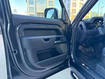 Land Rover Defender 110 5.0 V8 525 CV AWD Auto — photo 11