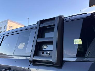 Land Rover Defender 110 5.0 V8 525 CV AWD Auto — photo 15