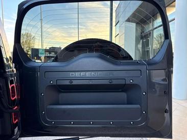 Land Rover Defender 110 5.0 V8 525 CV AWD Auto — photo 21