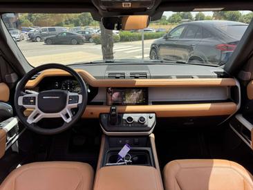 Land Rover Defender 110 SE 2.0 P400e — photo 10