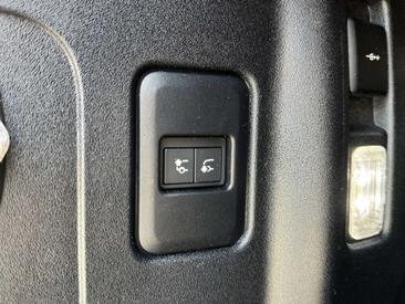 Land Rover Defender 110 SE 2.0 P400e — photo 13